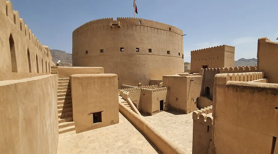Mountain Canyons and History Tour – Nizwa Fort, Bahla Fort & Jabal Shams